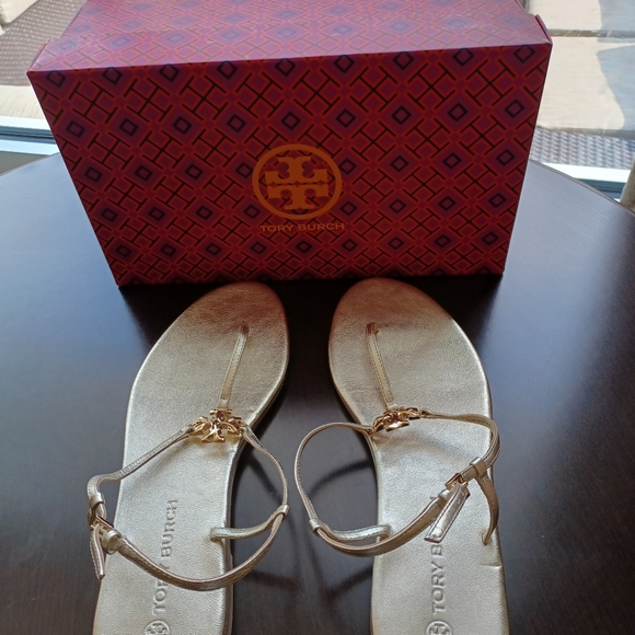 NEW TORY BURCH GOLD SANDAL - Picture 3 of 5